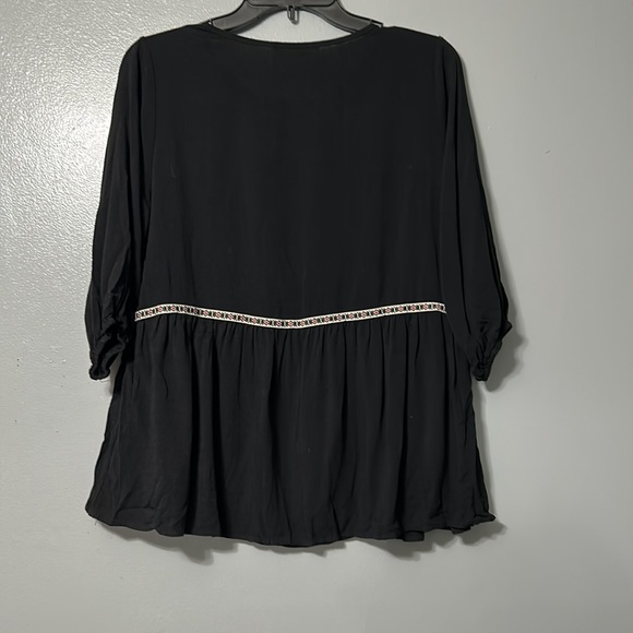 Citrus and Lemon black embroidered 3/4 sleeve top - Picture 3 of 9